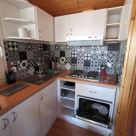 Chalet 2 Chambres Avec Piscine Chauffee Et Parking - Mont St Loup - Ref Pesc 02 Daire *