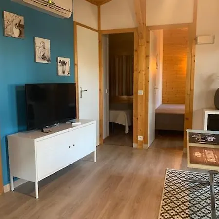 Chalet 2 Chambres Avec Piscine Chauffee Et Parking - Mont St Loup - Ref Pesc 02 * Agde