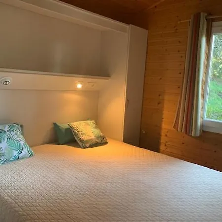 Daire Chalet 2 Chambres Avec Piscine Chauffee Et Parking - Mont St Loup - Ref Pesc 02 *
