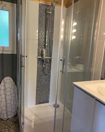 Chalet 2 Chambres Avec Piscine Chauffee Et Parking - Mont St Loup - Ref Pesc 02 Daire